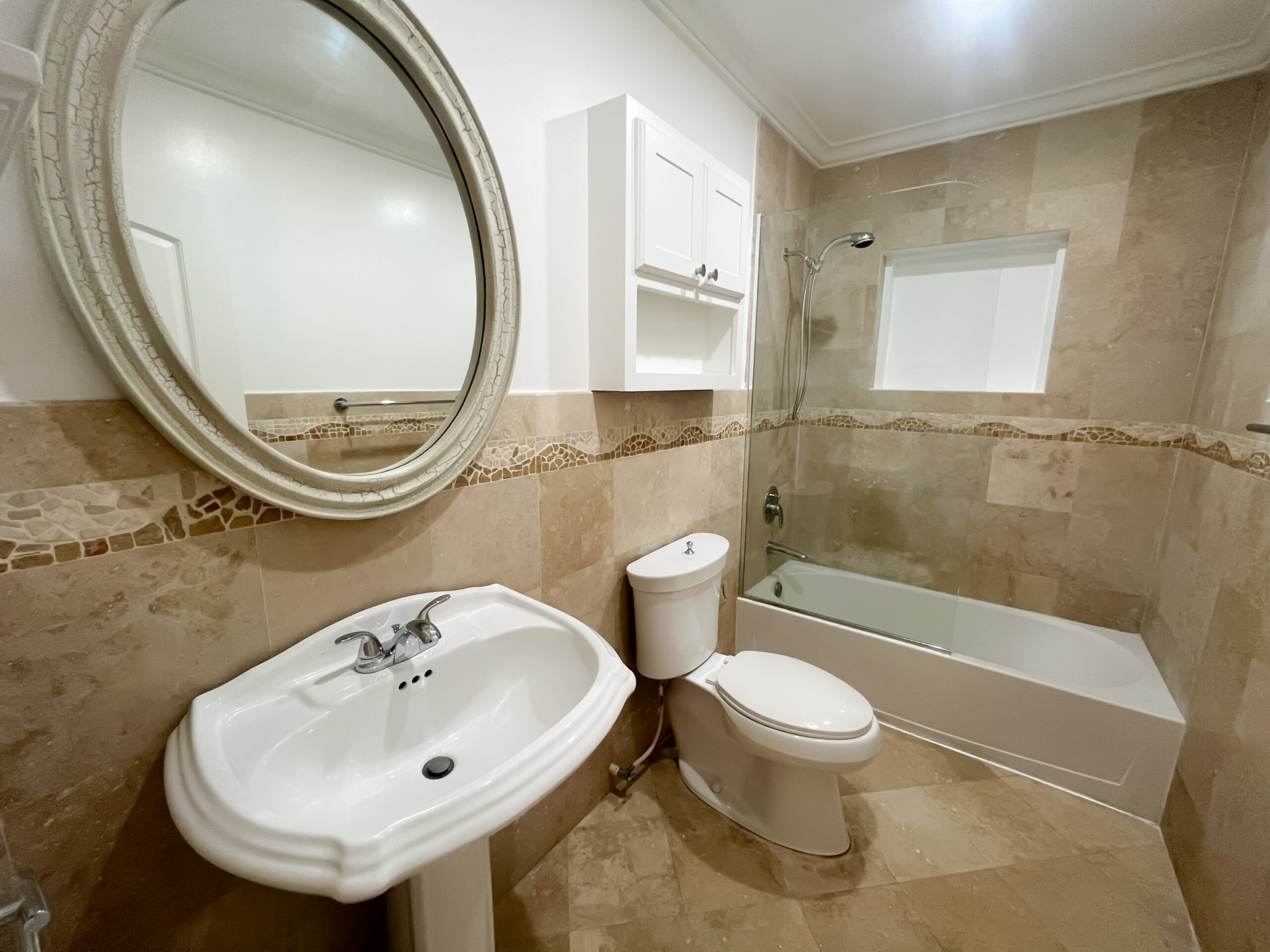 En-suite bathroom at Looking Glass, Durants, Christ Church